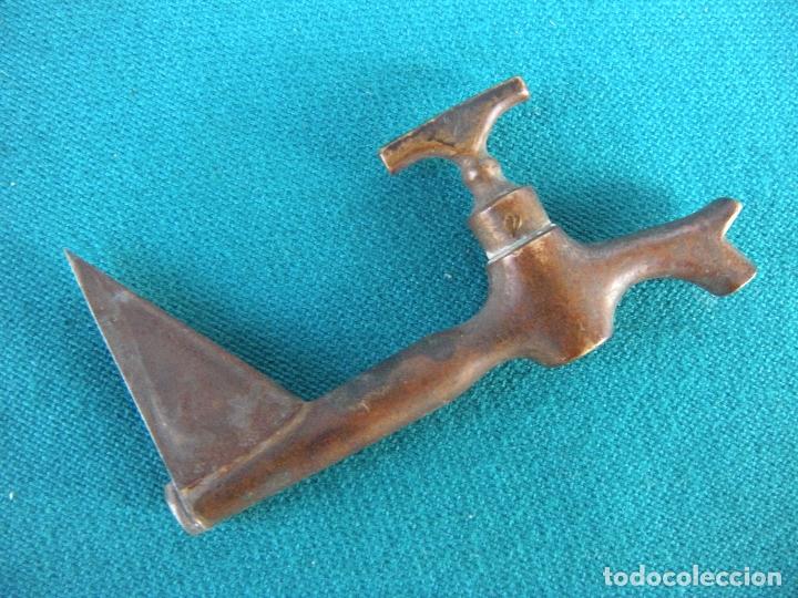 Antig&uuml;edades: PEQUE&Ntilde;O GRIFO DE BRONCE - Foto 2