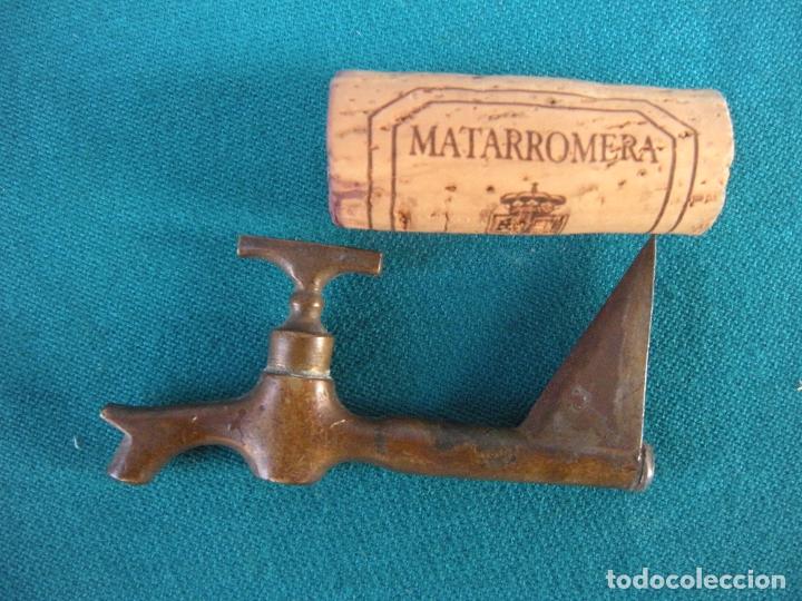 Antig&uuml;edades: PEQUE&Ntilde;O GRIFO DE BRONCE - Foto 3