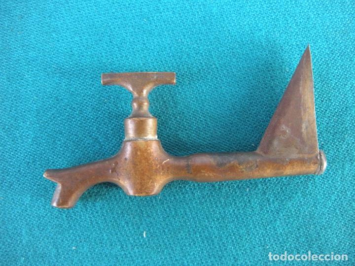 Antig&uuml;edades: PEQUE&Ntilde;O GRIFO DE BRONCE - Foto 1