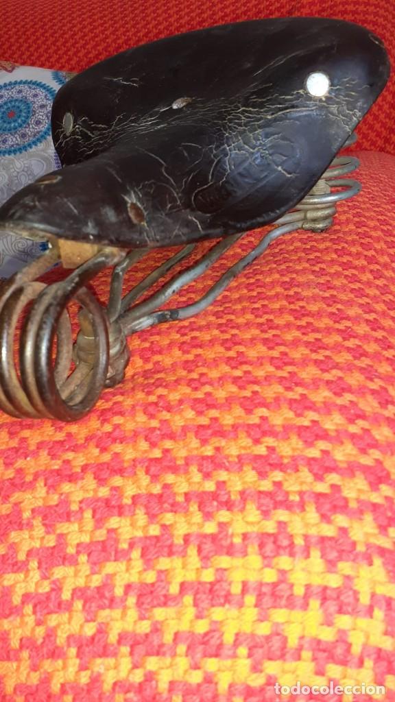 Antig&uuml;edades: Sillin de bicicleta antiguo - Foto 1