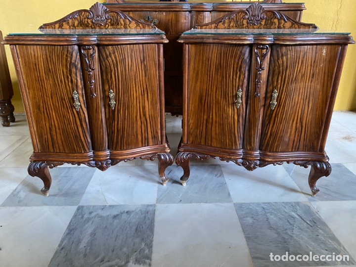 Antig&uuml;edades: Pareja de mesitas de noche - Foto 1