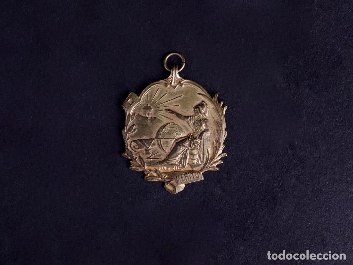 Antig&uuml;edades: MEDALLA AL M&Eacute;RITO - Foto 1