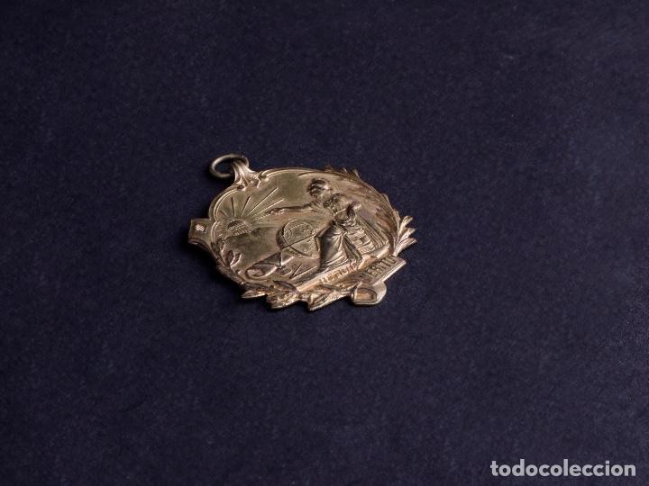 Antig&uuml;edades: MEDALLA AL M&Eacute;RITO - Foto 2