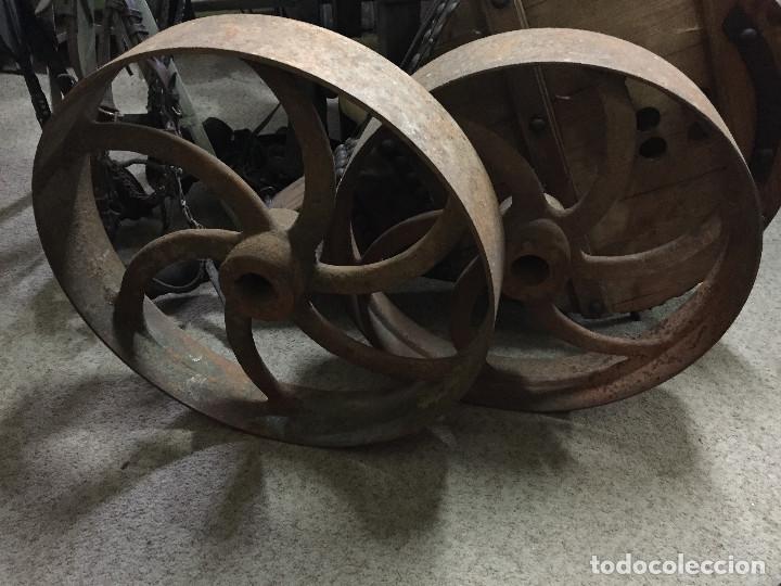 Antig&uuml;edades: Volantes de m&aacute;quina de trillar - Foto 1