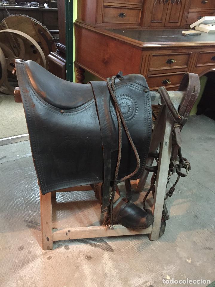 Antig&uuml;edades: Silla de montar con bocado completa - Foto 2