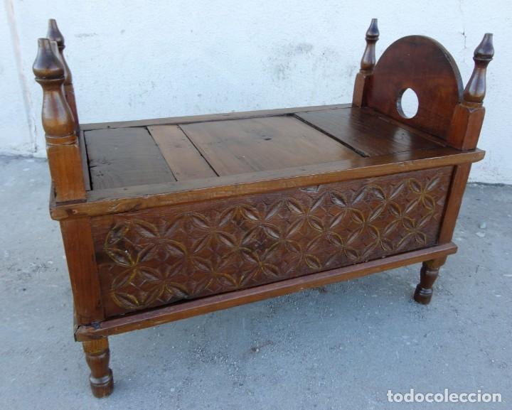 Antig&uuml;edades: Arcon, baul asiento, tallado estilo colonial - Foto 8