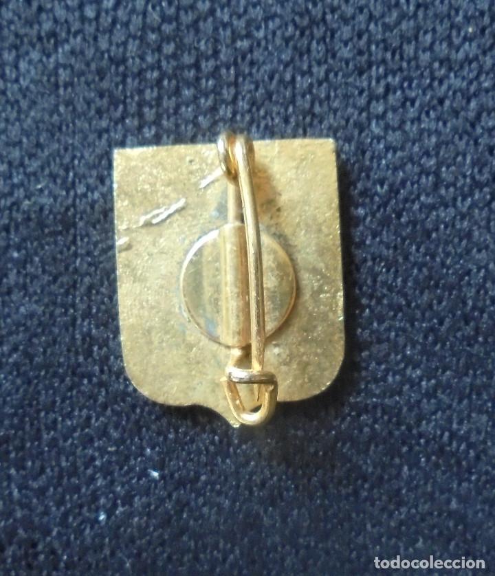 Antig&uuml;edades: Broche religioso vintage esmaltado - Foto 2