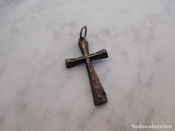 Antig&uuml;edades: Cruz antigua de plata - Foto 1