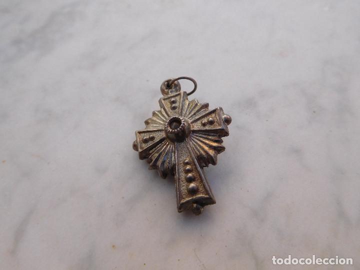 Antig&uuml;edades: Cruz de antigua de plata con cristal en el centro - Foto 2