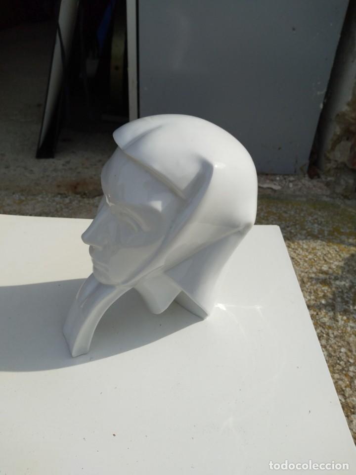 Antig&uuml;edades: Cara de mujer figura de cer&aacute;mica porcelana blanca - marca en la base - medida 20 X 13 X 10 cm.