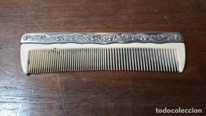 Antig&uuml;edades: Peine metal y pl&aacute;stico - Foto 1