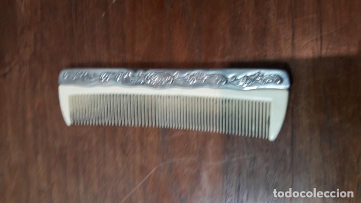 Antig&uuml;edades: Peine metal y pl&aacute;stico - Foto 3