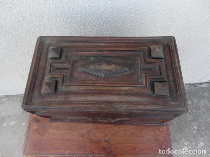 Antig&uuml;edades: Caja Antigua con multiples molduras y tallas - Foto 5