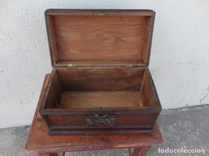 Antig&uuml;edades: Caja Antigua con multiples molduras y tallas - Foto 6