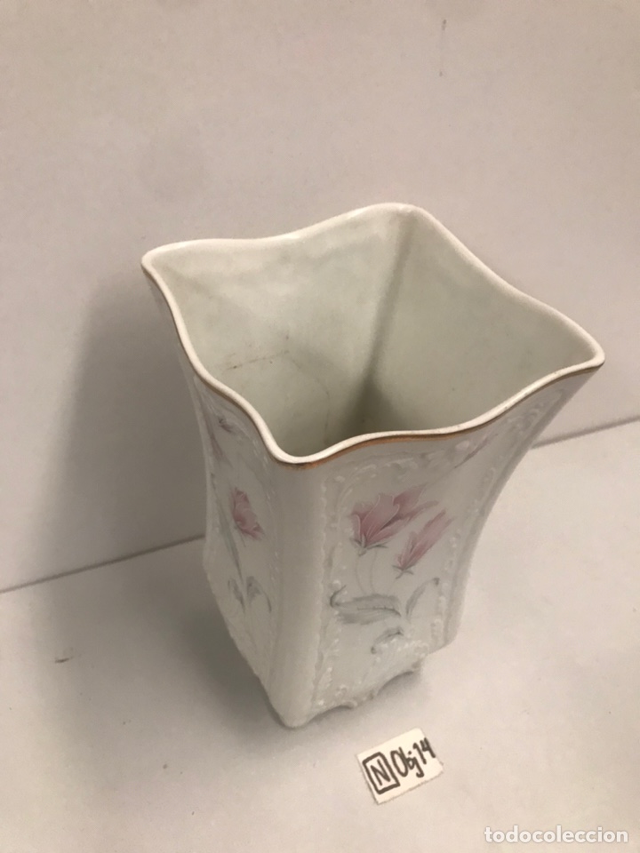 Antig&uuml;edades: JARR&Oacute;N & FLORERO DE PORCELANA - Foto 2