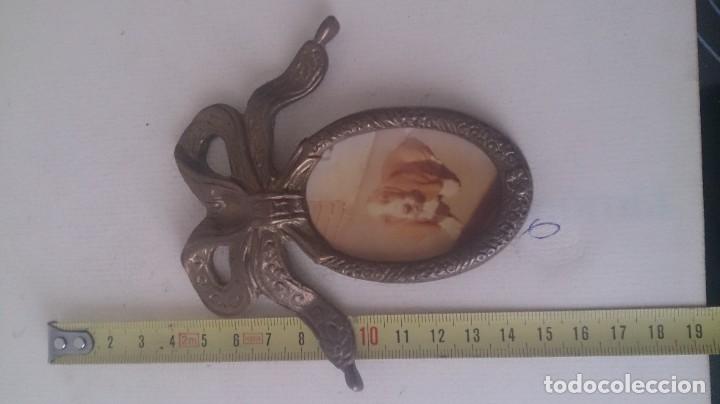 Antig&uuml;edades: Marco de fotos de bronce - Foto 3