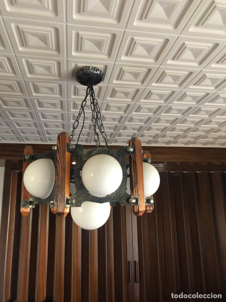 Antig&uuml;edades: L&aacute;mpara de forja y madera - Foto 3