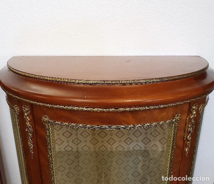 Antig&uuml;edades: VITRINA LUIS XV EN FORMA CURVADA - Foto 5