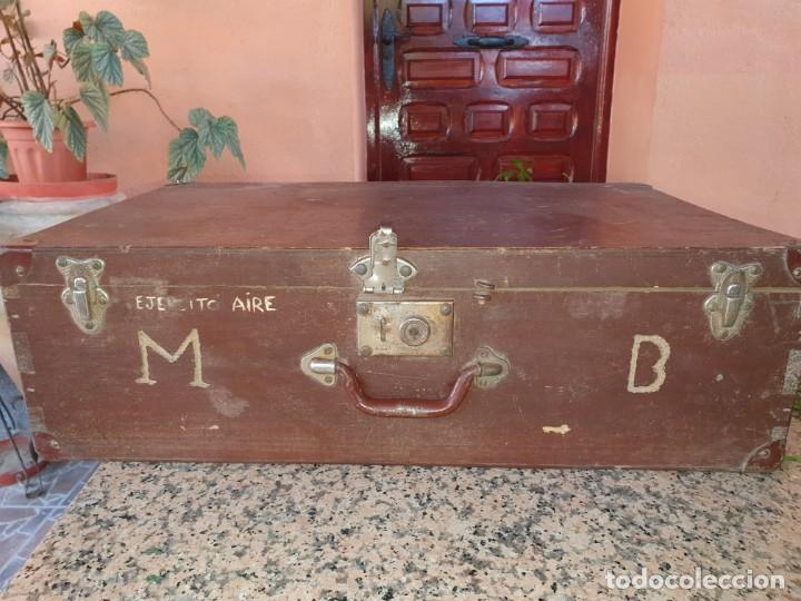 Antig&uuml;edades: Antigua maleta  de madera - Foto 1