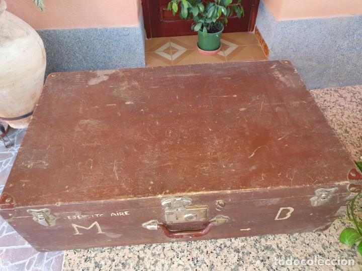 Antig&uuml;edades: Antigua maleta  de madera - Foto 2