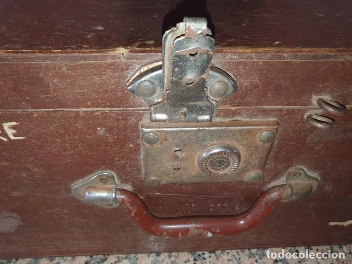 Antig&uuml;edades: Antigua maleta  de madera - Foto 4