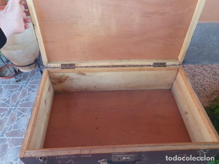 Antig&uuml;edades: Antigua maleta  de madera - Foto 6