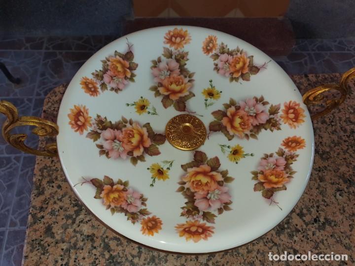 Antig&uuml;edades: Antiguo centro de mesa  de cer&aacute;mica y bronce - Foto 3