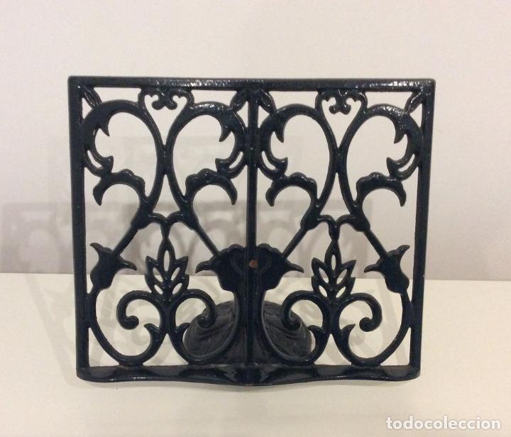 Antig&uuml;edades: ATRIL HIERRO FORJADO. REGULABLE.