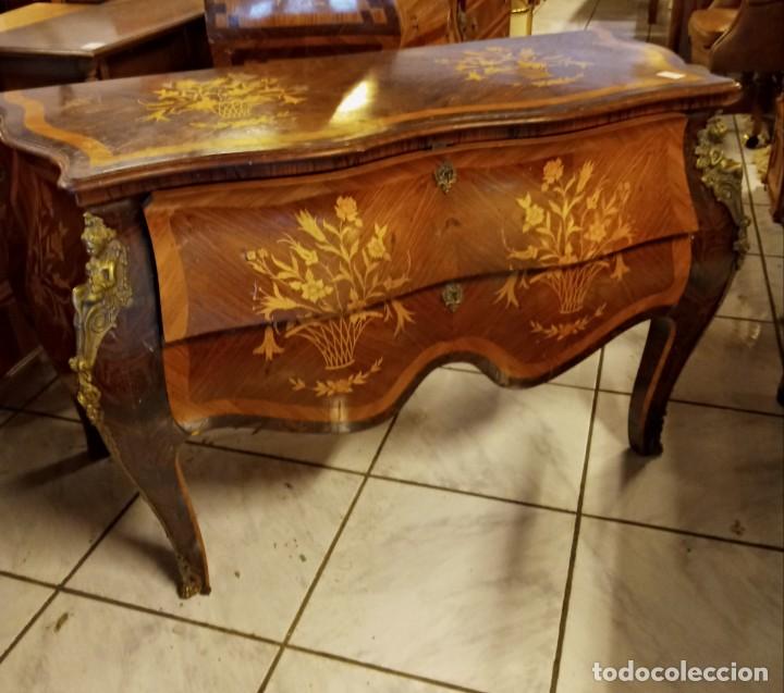 Antig&uuml;edades: Comoda estilo Luis XV . - Foto 1