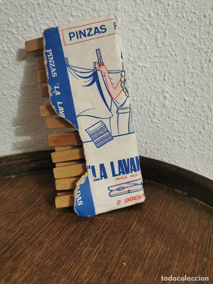 Antiquit&eacute;s: Abtuguo paquete de pinzas de madera para tender la ropa
