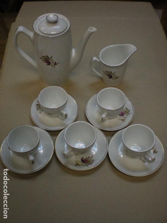 Antig&uuml;edades: JUEGO DE CAF&Eacute; COMPUESTO POR 5 TAZAS+ 5 PLATOS CON CAFETERA Y LECHERA, MARCAJE : ZANAGRA-SANTANDER