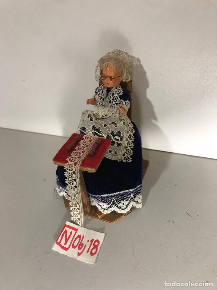 Antig&uuml;edades: Mu&ntilde;eca echa a mano de trapo abuela en silla - Foto 2