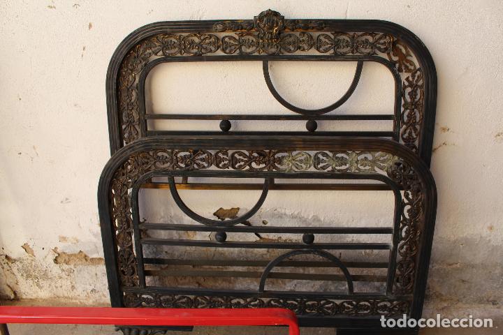 Antig&uuml;edades: cama antigua de metal - Foto 1