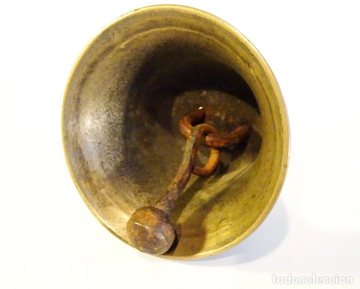 Antig&uuml;edades: Campana peque&ntilde;a de bronce - Foto 3
