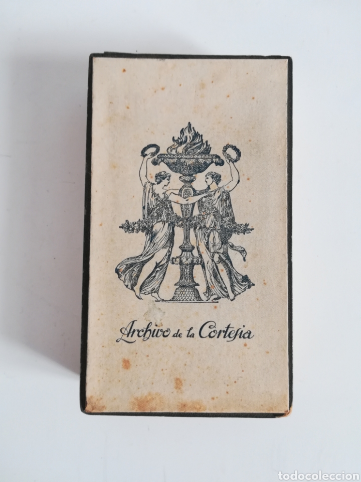 Antig&uuml;edades: Caja Archivo de la Cortes&iacute;a con tarjetas de papel y sobres