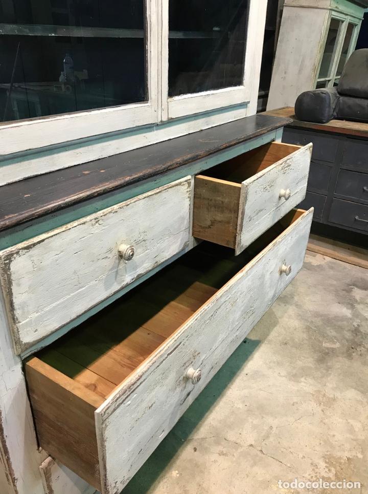 Antig&uuml;edades: Antiguo Bufet con Vitrina de estilo Shabby Chic - Foto 4