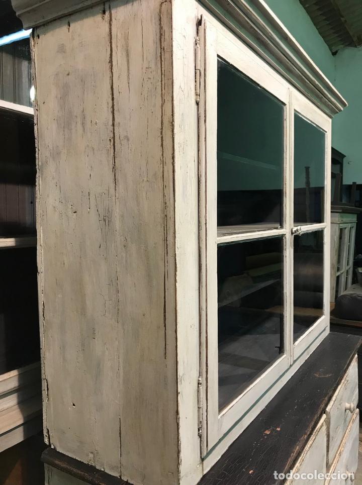 Antig&uuml;edades: Antiguo Bufet con Vitrina de estilo Shabby Chic - Foto 3