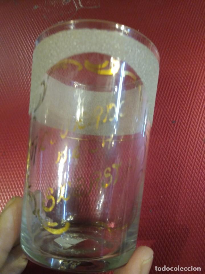 Antig&uuml;edades: Vaso cristal Recuerdo de San Sebasti&aacute;n. Unos 10 cm de alto. Boca 6,50 cm