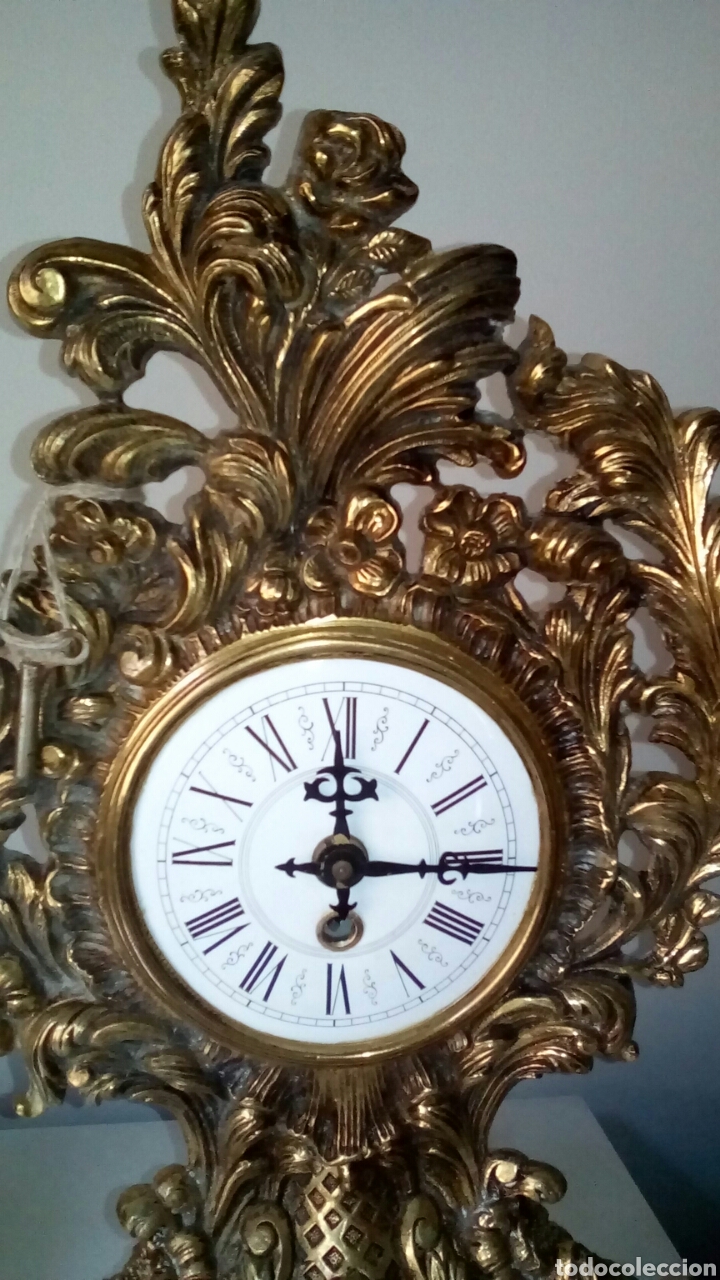 Antig&uuml;edades: Pareja de candelabros y reloj de bronce - Foto 17