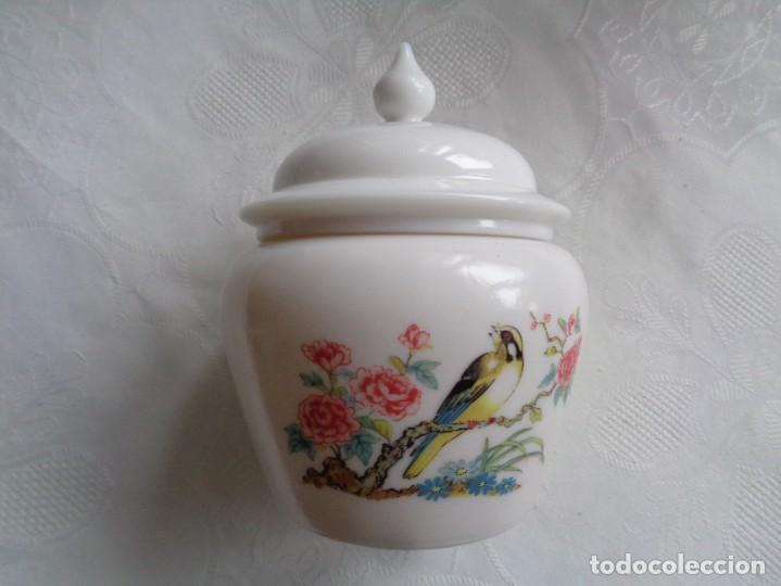 Antig&uuml;edades: TIBOR DE OPALINA DECORADA. AVON. 15,5 Cm. - Foto 1