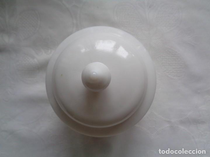 Antig&uuml;edades: TIBOR DE OPALINA DECORADA. AVON. 15,5 Cm. - Foto 2