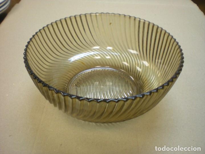 Antig&uuml;edades: FUENTE VIDRIO CIRCULAR COLOR MARR&Oacute;N OSCURO CON ONDAS , DIAMETRO 20CM Y ALTURA 9CM
