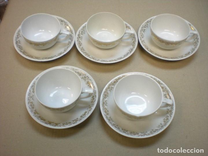 Antig&uuml;edades: JUEGO DE CAF&Eacute; COMPUESTO POR 5 TAZAS+ 5 PLATOS CON INCRUSTACIONES DORADAS