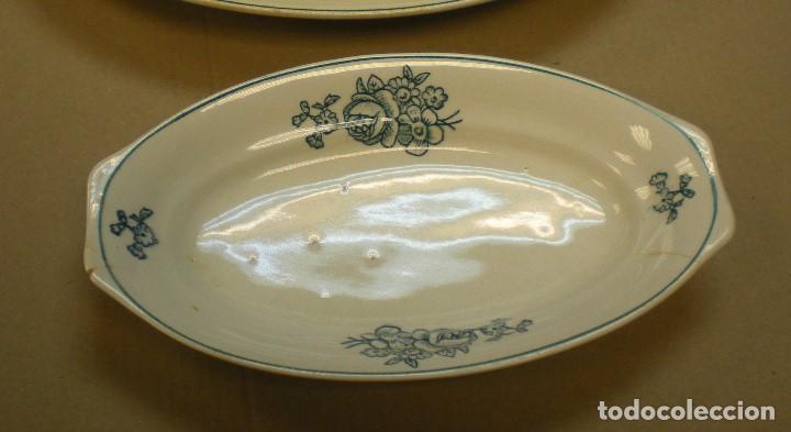 Antig&uuml;edades: FUENTE SALSERA EN PORCELANA PINTADA A MANO,DIBUJOS DE FLORES EN TONOS VERDES 13X22CM