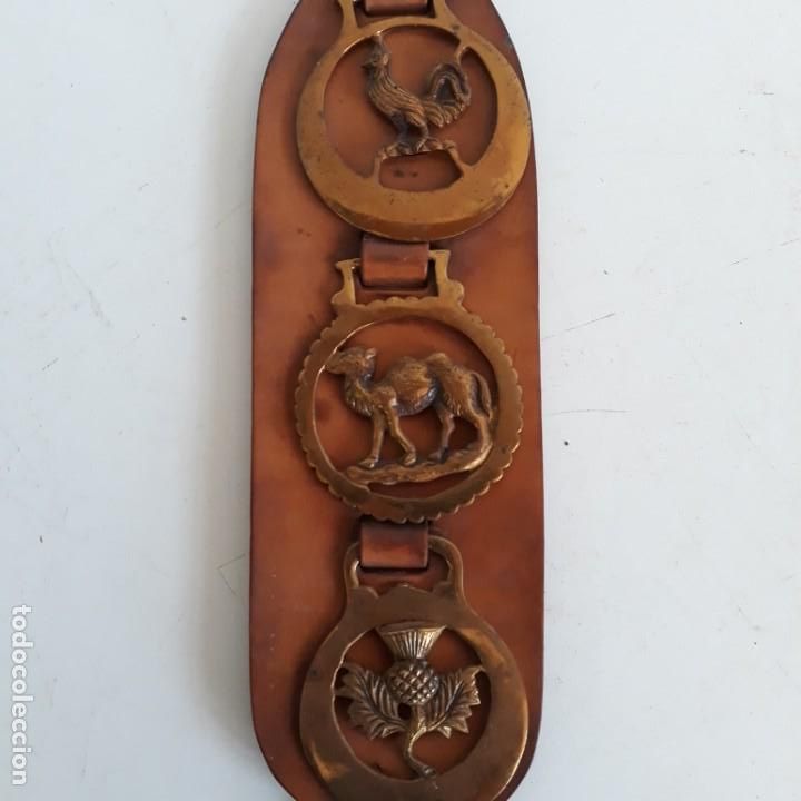 Antig&uuml;edades: Pareja de adornos de bronce y cuero - Foto 4