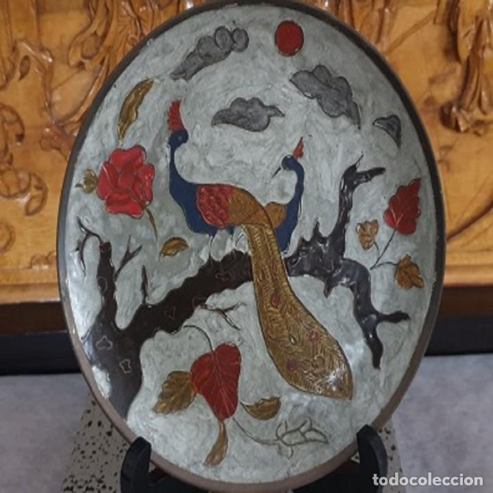 Antig&uuml;edades: PLATO DE LAT&Oacute;N CON DIBUJOS - Foto 1