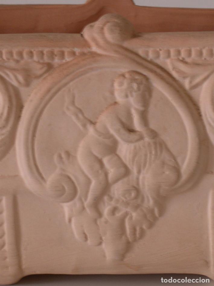 Antig&uuml;edades: JARR&Oacute;N TERRACOTA DECORADO CON RELIEVES - Foto 5
