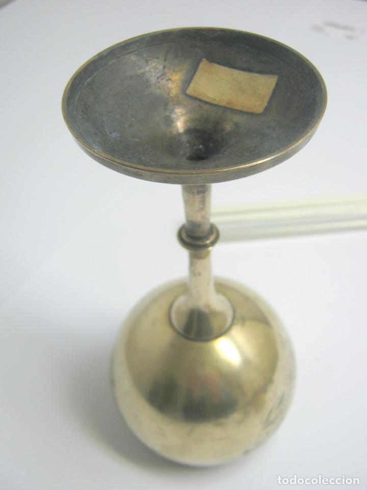 Antig&uuml;edades: Antigua copa alta tipo caliz en bronce - Foto 3