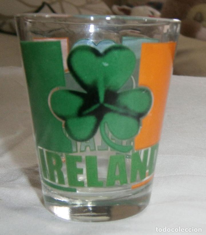 Antig&uuml;edades: vaso de cristal recuerdo de irlanda
