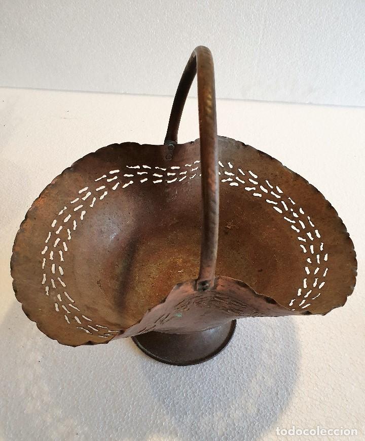 Antig&uuml;edades: CESTA FRUTERO DE LATON - Foto 3